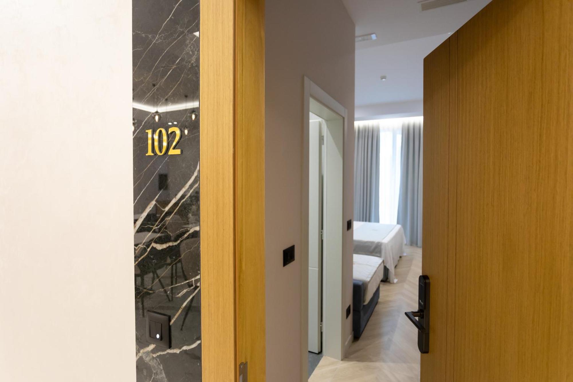 Nayel Hotel Durres Exterior photo